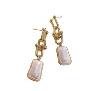 - 18K GP Horseshoe mother of pearl Earrings